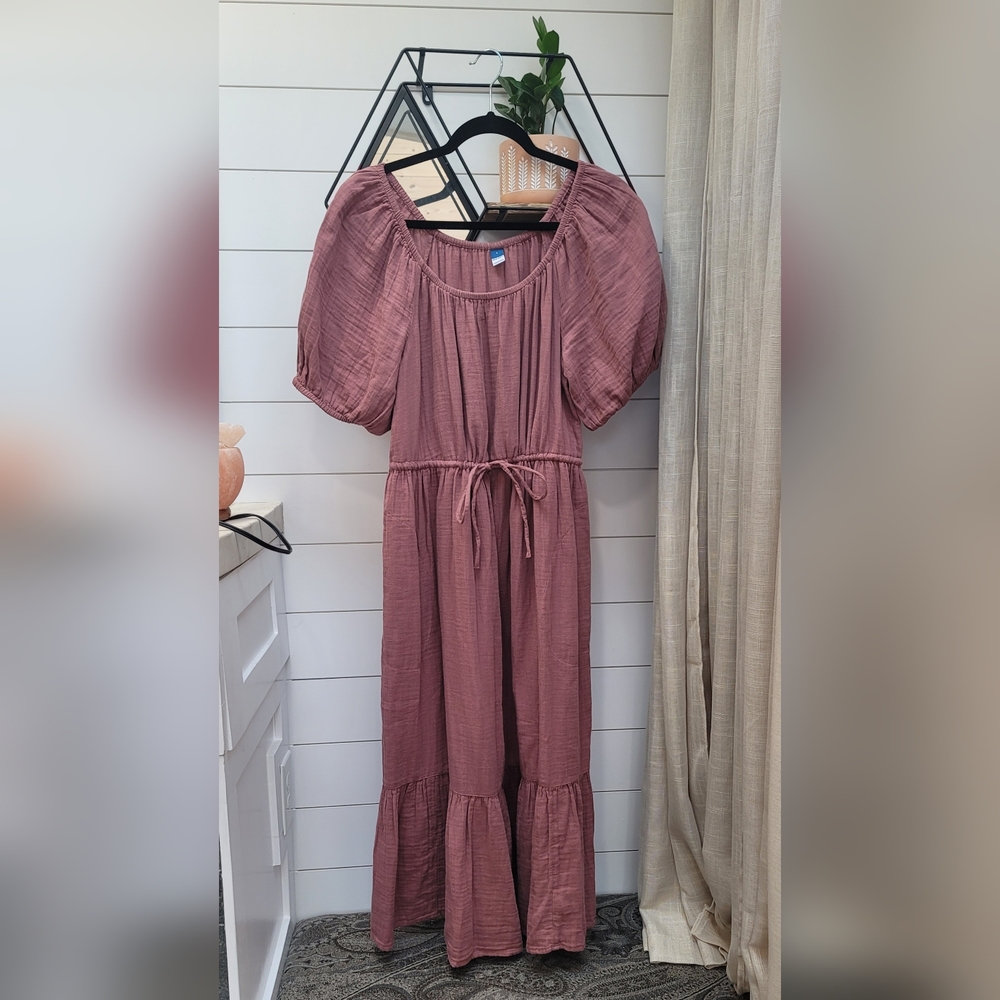 Like New Old Navy Prairie Dress, with pockets. Size large possibly could fit XL